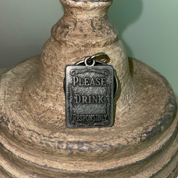 Tennessee Jack Daniels whiskey keychain - Picture 2 of 3